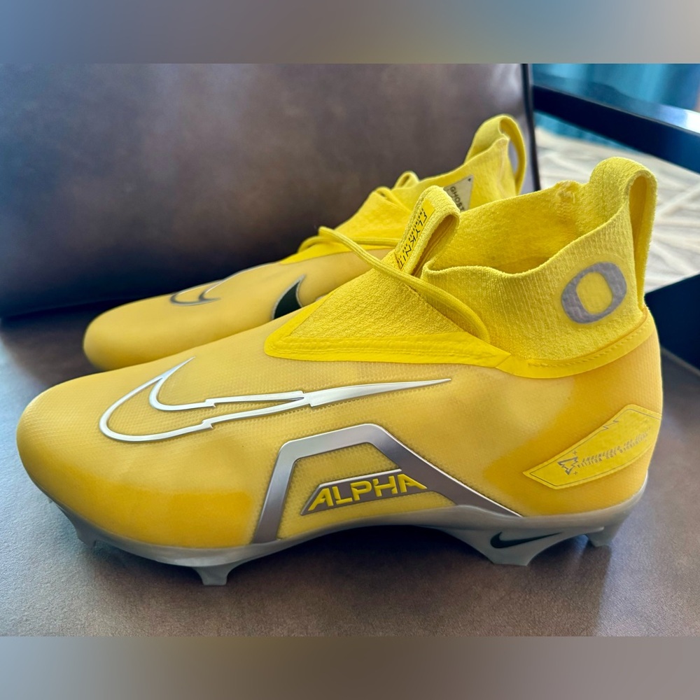 Men's 14 Wide Nike Oregon Ducks Alpha Menace Elite 3 Team Issued Football Cleats